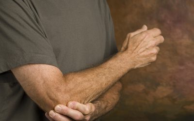 Codo de tenista (epicondilitis): tratamiento con fisioterapia y ondas de choque en Vallecas