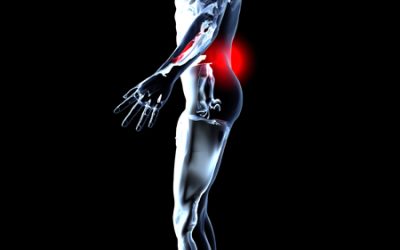 Dolor lumbar por cargar maletas y mochilas: cómo levantarlas sin romperte