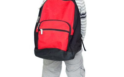 Mochilas escolares y vuelta al cole: cómo prevenir lesiones de espalda en niños