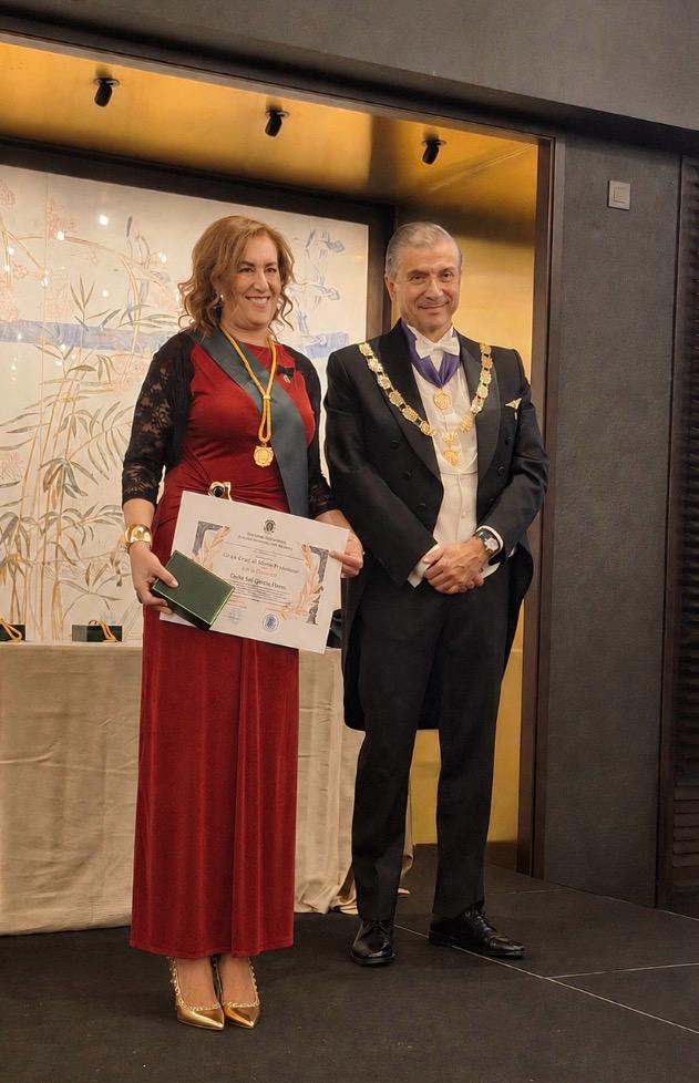 Sol García recibe la Gran Cruz al Mérito Profesional en grado de Embajadora de la HOIM