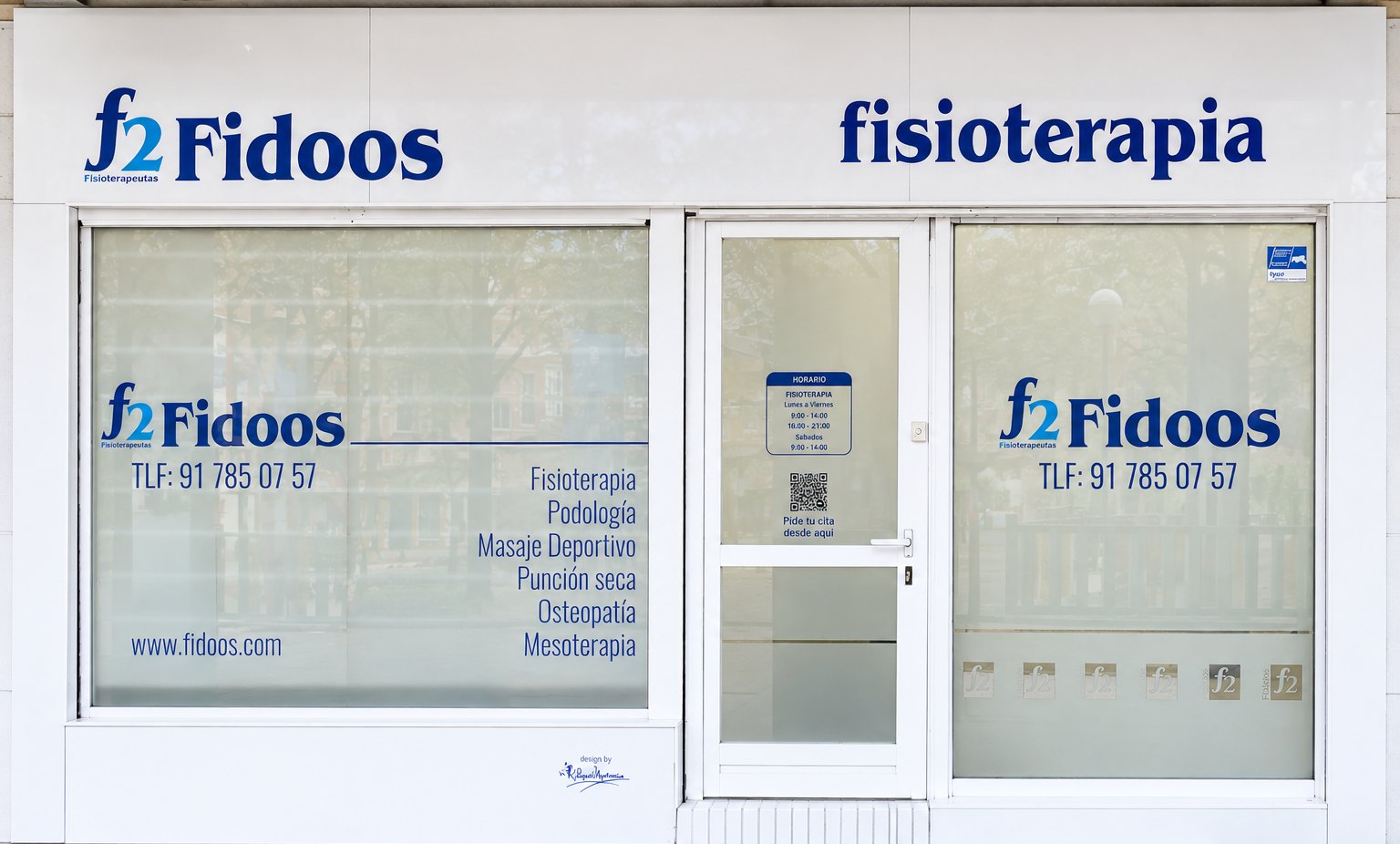 Fachada de la Clínica Fidoos, fisioterapia y podología en Puente de Vallecas, Madrid