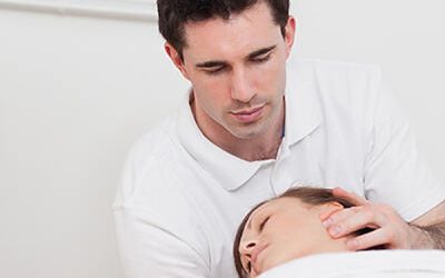 Contracturas musculares por el frío de otoño: por qué tu espalda se queja
