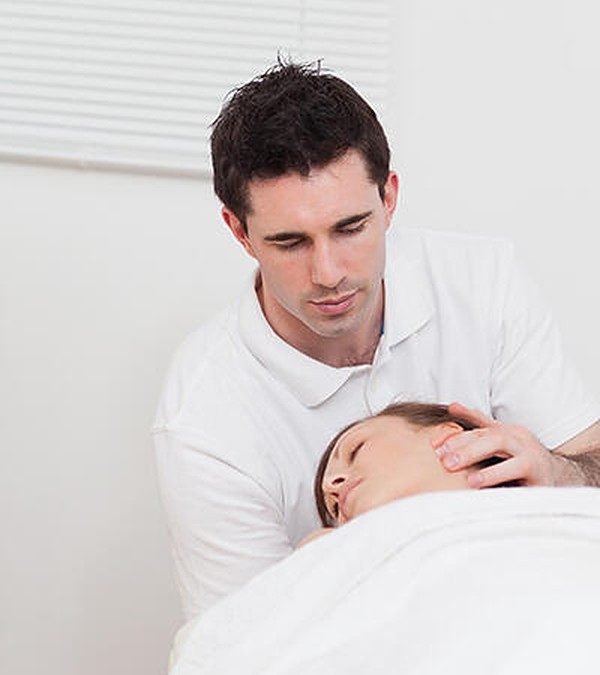 Contracturas musculares por el frío de otoño: por qué tu espalda se queja